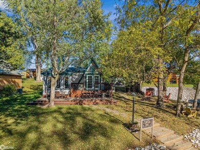 Just bring your suitcase! This fully furnished, turnkey - photo 8