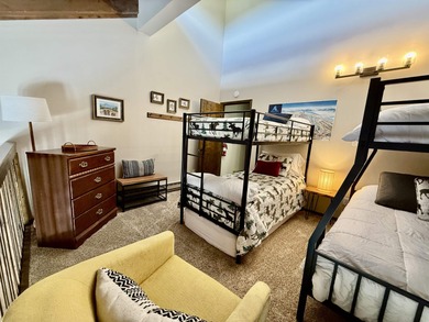 Discover your perfect mountain retreat! This beautifully updated - photo 14