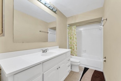 Gorgeous and Spacious 1 Bedroom/1 Bathroom Condo. This - photo 16