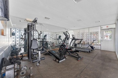 Gorgeous and Spacious 1 Bedroom/1 Bathroom Condo. This - photo 19