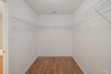 Welcome to coastal living in Navarre! This beautiful 3-bedroom - photo 22