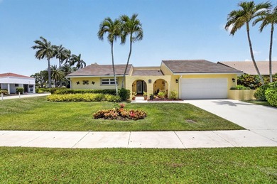 Renovated 2 bedroom, 2.5 bathroom garden paradise on a desirable - photo 1
