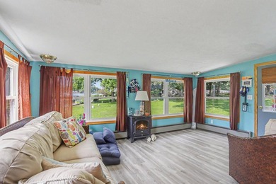Welcome to this charming, turn key move-in-ready channel front - photo 2