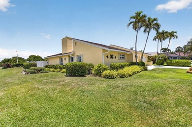 Renovated 2 bedroom, 2.5 bathroom garden paradise on a desirable - photo 3