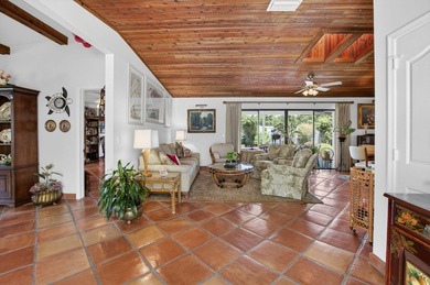Renovated 2 bedroom, 2.5 bathroom garden paradise on a desirable - photo 5