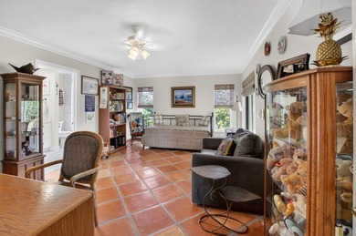 Renovated 2 bedroom, 2.5 bathroom garden paradise on a desirable - photo 6
