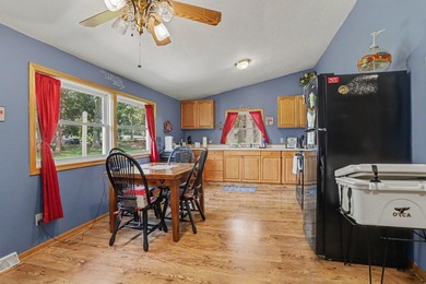Welcome to this charming, turn key move-in-ready channel front - photo 7