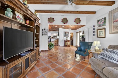 Renovated 2 bedroom, 2.5 bathroom garden paradise on a desirable - photo 9
