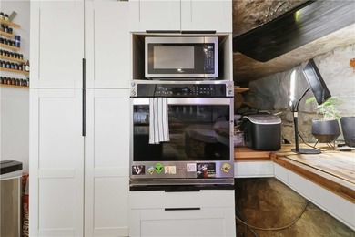 One-of-a-kind property in Lost Bridge Village. Fully renovated - photo 5