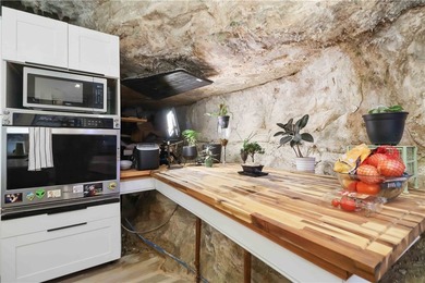 One-of-a-kind property in Lost Bridge Village. Fully renovated - photo 7