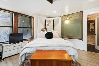 One-of-a-kind property in Lost Bridge Village. Fully renovated - photo 10