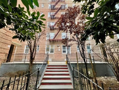 Location !! Location !! Bright & Clean 1 Corner Huge Bedroom In - photo 1