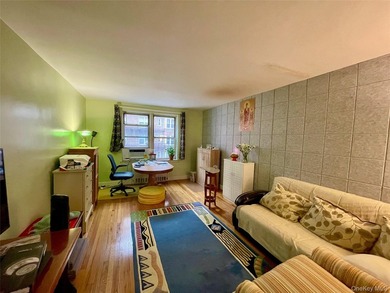 Location !! Location !! Bright & Clean 1 Corner Huge Bedroom In - photo 3