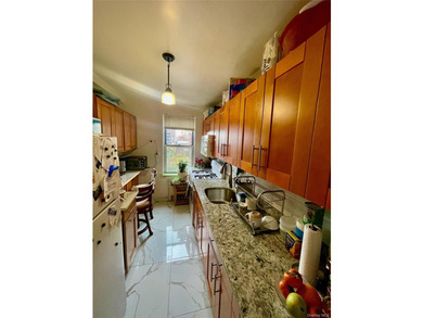Location !! Location !! Bright & Clean 1 Corner Huge Bedroom In - photo 5
