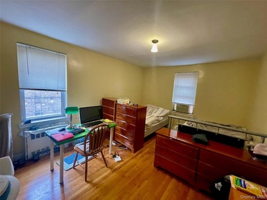 Location !! Location !! Bright & Clean 1 Corner Huge Bedroom In - photo 6