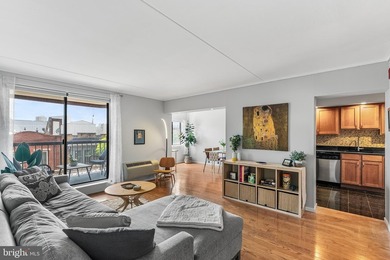 Welcome to 200 Lombard Street, Unit 528 at Abbotts Square, a - photo 1
