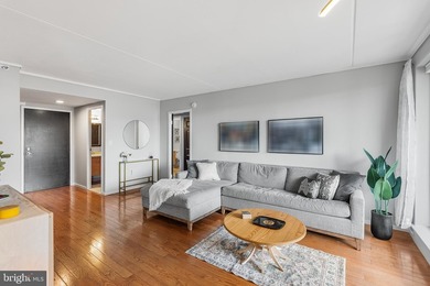 Welcome to 200 Lombard Street, Unit 528 at Abbotts Square, a - photo 7