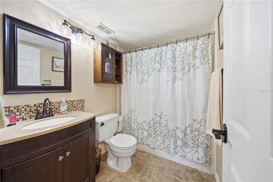 Beautifully maintained 2 bed 2 Bath condo, located on the second - photo 22