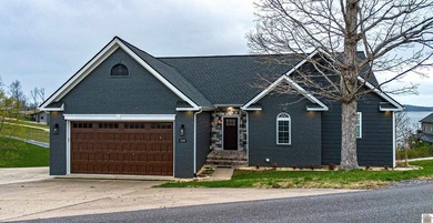 Kentucky Lake Home For Sale in Gilbertsville Kentucky