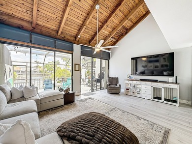 STUNNING WATERFRONT VILLA - COMPLETELY MOVE IN READY WITH - photo 2