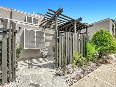 STUNNING WATERFRONT VILLA - COMPLETELY MOVE IN READY WITH - photo 3