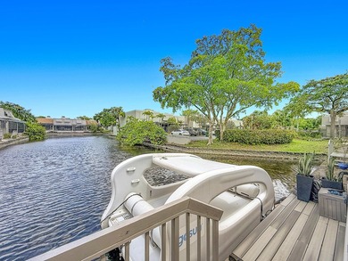 STUNNING WATERFRONT VILLA - COMPLETELY MOVE IN READY WITH - photo 4