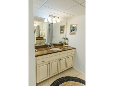 This newly remodeled and beautifully maintained 3-bedroom with - photo 11