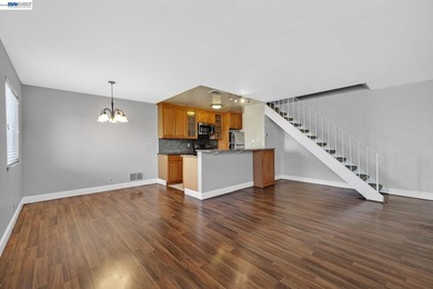 Welcome to this beautifully maintained 2 bedroom, 1 bath - photo 2