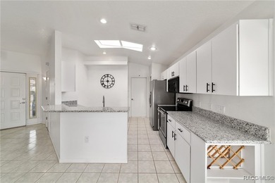 Come see the new roof and exterior Paint! Low-maintenance - photo 12