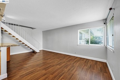 Welcome to this beautifully maintained 2 bedroom, 1 bath - photo 4