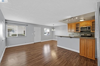 Welcome to this beautifully maintained 2 bedroom, 1 bath - photo 5
