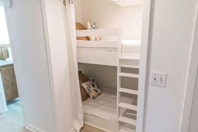 This newly remodeled and beautifully maintained 3-bedroom with - photo 19