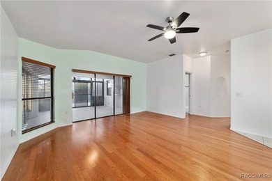 Come see the new roof and exterior Paint! Low-maintenance - photo 20