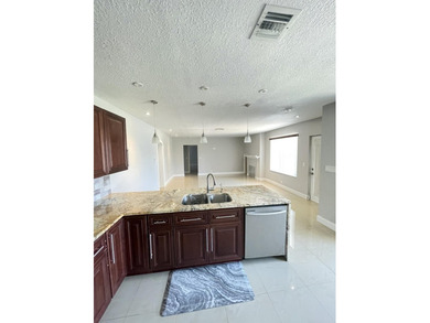 Welcome to Kelsey City living at its best! This beautifully - photo 4