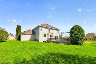 Exceptional 2-story home in desirable Scenic Oaks SW with - photo 2