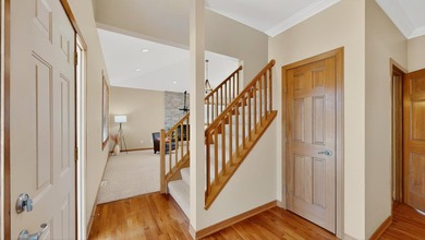 Exceptional 2-story home in desirable Scenic Oaks SW with - photo 3