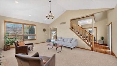 Exceptional 2-story home in desirable Scenic Oaks SW with - photo 6