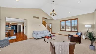 Exceptional 2-story home in desirable Scenic Oaks SW with - photo 7