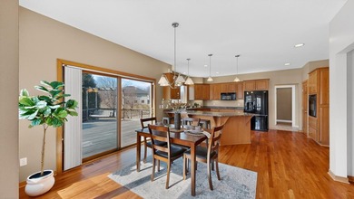 Exceptional 2-story home in desirable Scenic Oaks SW with - photo 8