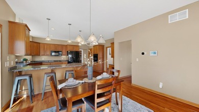 Exceptional 2-story home in desirable Scenic Oaks SW with - photo 9