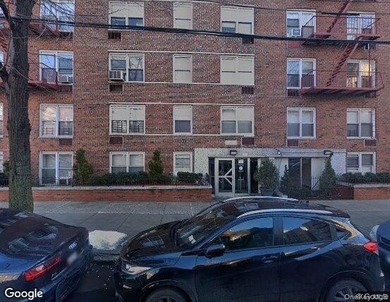 Welcome to Apartment 405, a well-maintained and spacious - photo 2