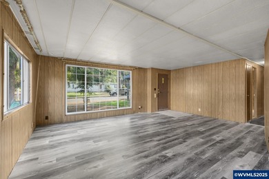 Move-In Ready Home on a Beautiful Corner Lot in +55 Southbrook