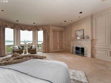 Exquisite custom home with timeless quality features throughout - photo 15