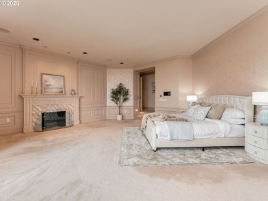 Exquisite custom home with timeless quality features throughout - photo 16