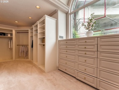 Exquisite custom home with timeless quality features throughout - photo 18