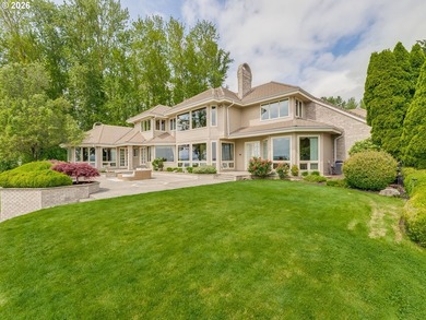 Exquisite custom home with timeless quality features throughout - photo 26
