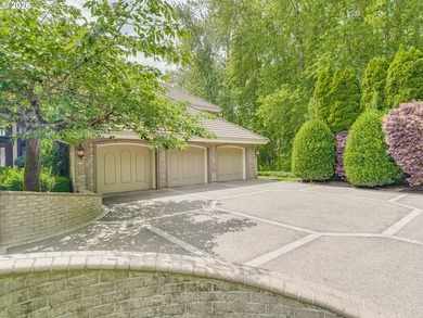 Exquisite custom home with timeless quality features throughout - photo 31