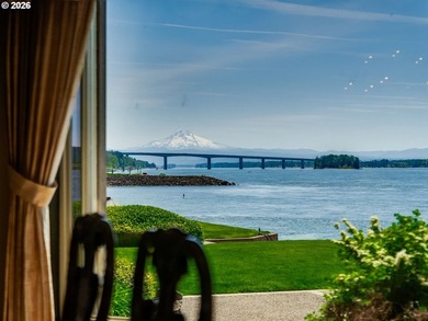 Exquisite custom home with timeless quality features throughout - photo 32