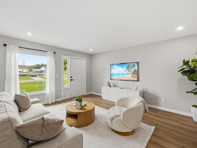 Welcome to this charming FULLY RENOVATED 2-bedroom, 1-bathroom - photo 5