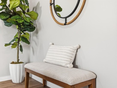 Welcome to this charming FULLY RENOVATED 2-bedroom, 1-bathroom - photo 7